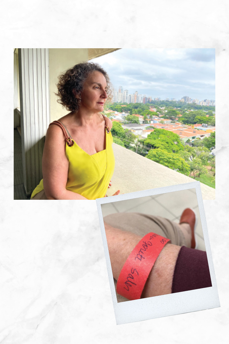 Voluntária Maria Goretti Vacina Covid Em uma varanda, mulher posa para foto olhando para o horizonte. Ela tem cabelos cacheados e curtos e usa uma roupa amarela. Atrás dela, é possível ver prédios, casas e árvores ao longe. Na outra foto da montagem, o registro é de um pedaço do braço dela, usando a pulseira hospitalar com identificação