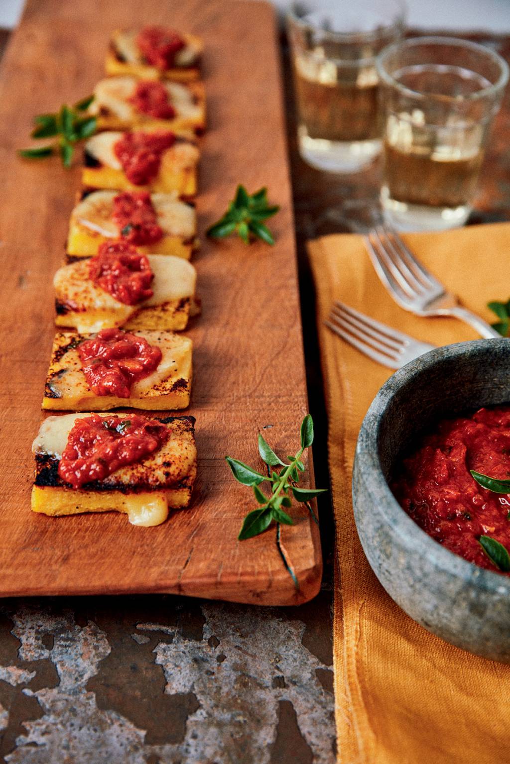 Polenta brustolada com queijo colonial e molho de tomate assado – Ana Luiza Trajano – Sabores do Brasil Polenta brustoladacom queijo colonial e molho de tomate assado - Ana Luiza Trajano - Sabores do Brasil