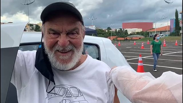 Lima Duarte é vacinado contra a Covid-19 aos 90 anos