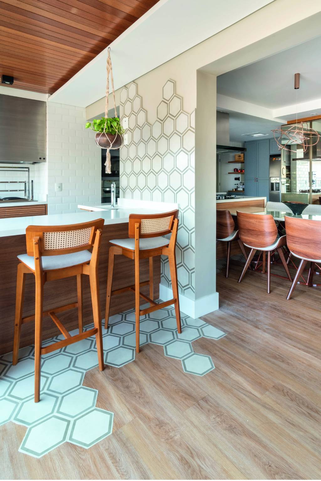 Decoração – Ladrilhos O moderno apartamento de 150m², em São Paulo, foi projetado pela designer de interiores Pricylla Souza
