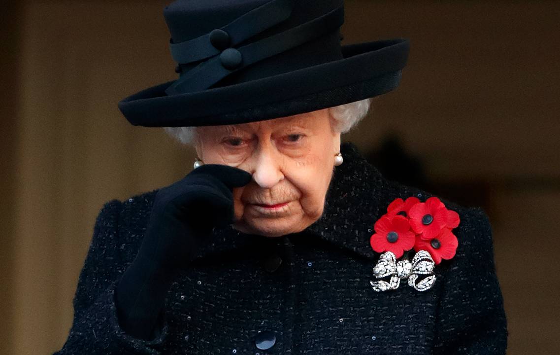 rainha-elizabeth-quebra-tradicao