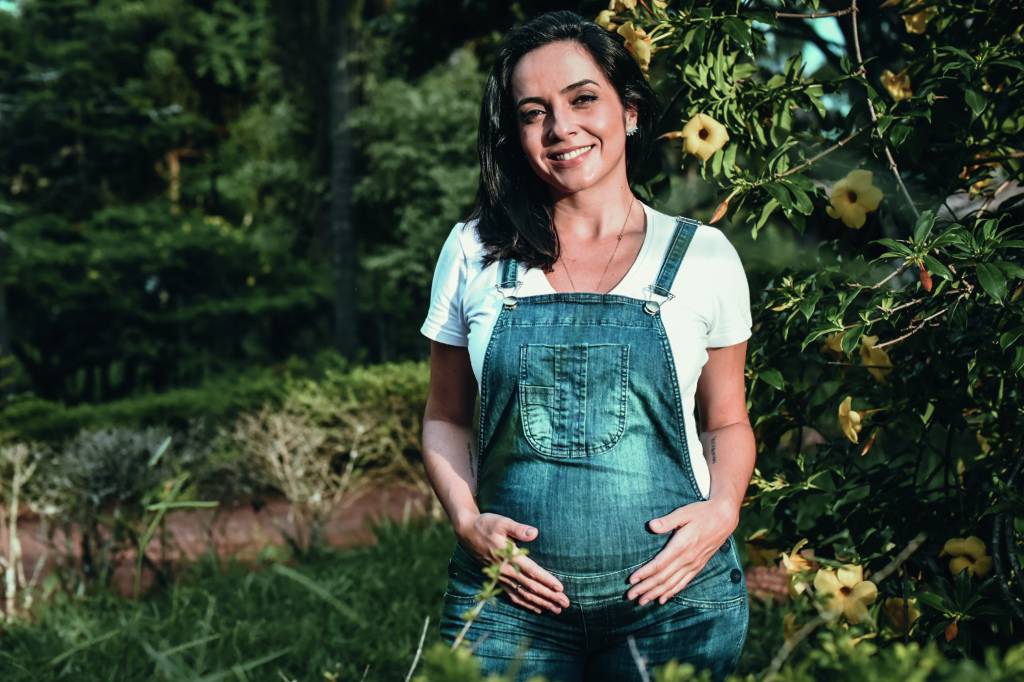 MAES NA PANDEMIA_2 Izabella posa com a gravidez adiantada