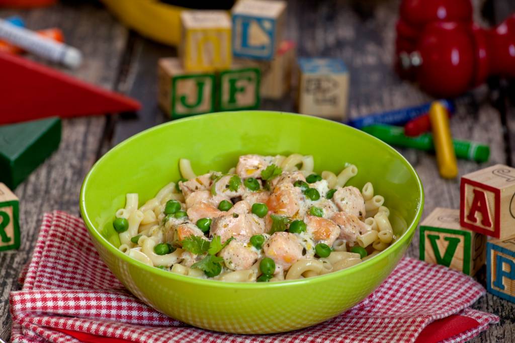 06-Macarroni-Salsa-Alfredo-de-Salmon-04 Macarrão com molho Alfredo de Salmão