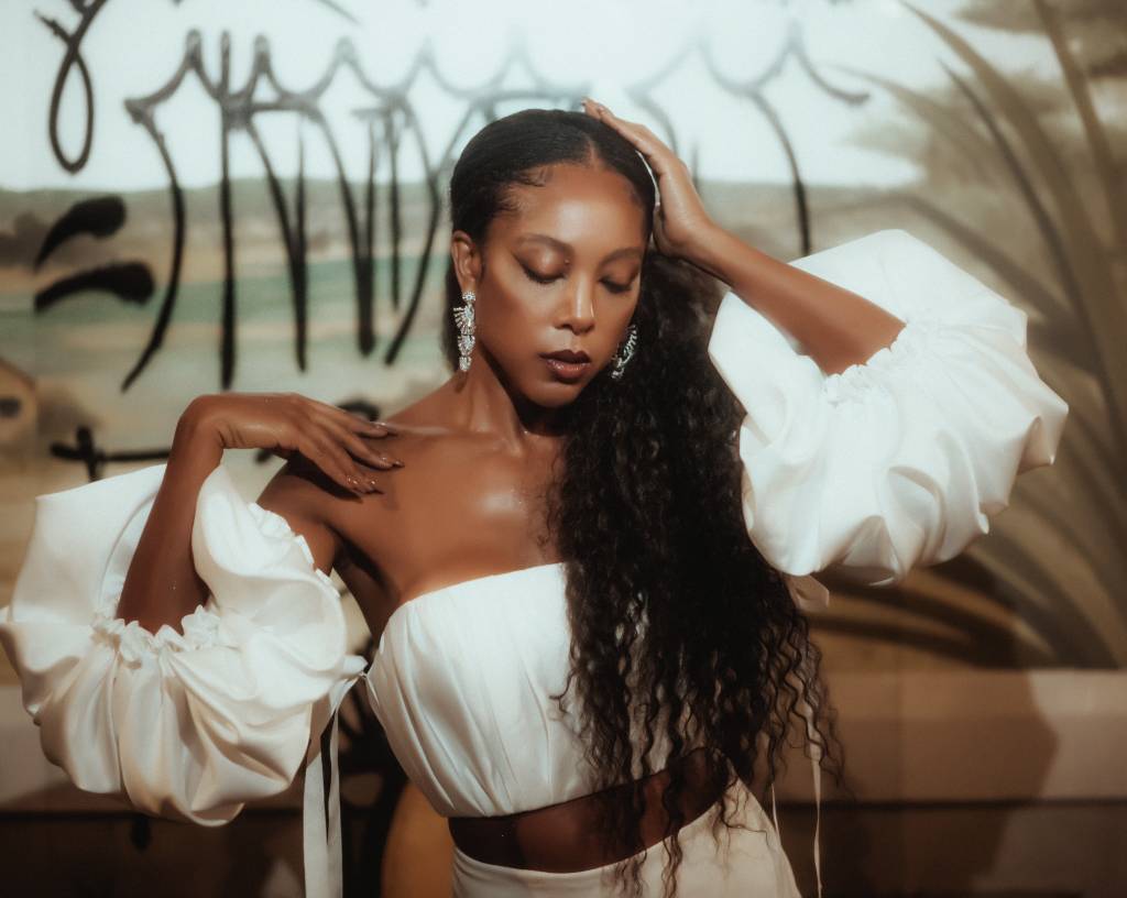 “Fiz 40 anos, me separei e floresci profissionalmente”, diz Negra Li