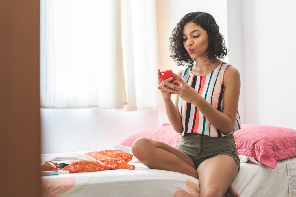 Dependência de filtro e curtida afeta 84% das jovens, diz pesquisa