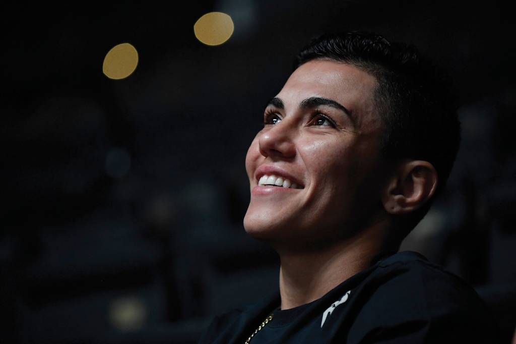 UFC_2 Jéssica olhando para cima