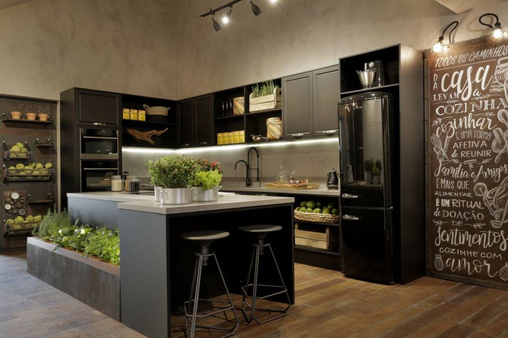 Erica Salguero – cozinha-gourmet-estilo-industrial-e-ilha-com-horta-ericasalguero-142870-proportional-height_cover_medium Sala decorada no estilo industrial