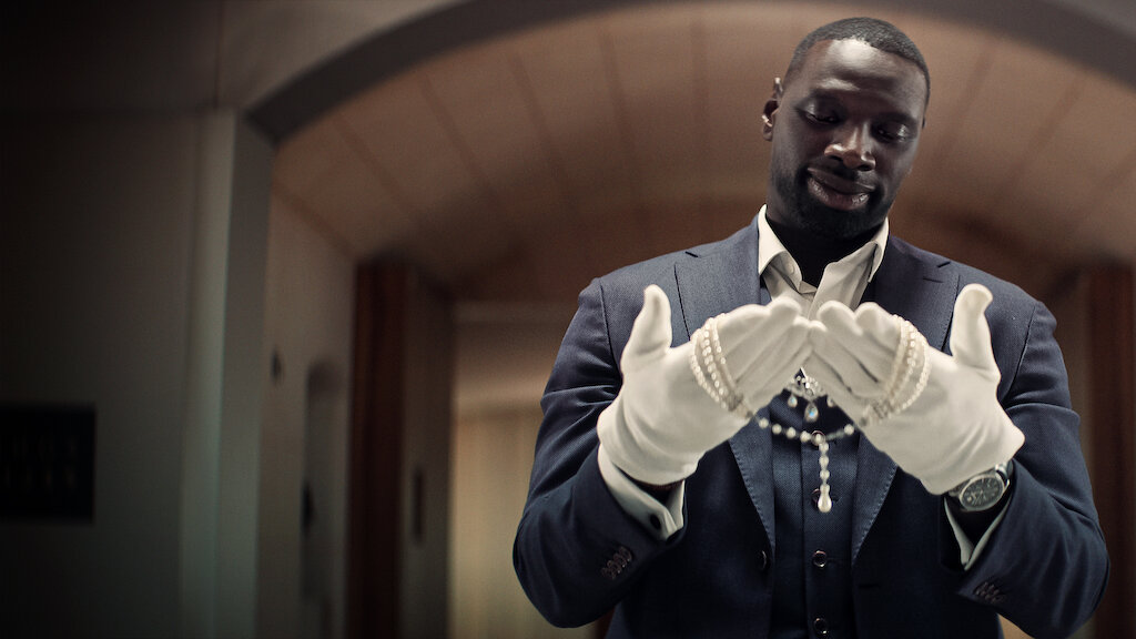 Omar Sy vive Assane na trama