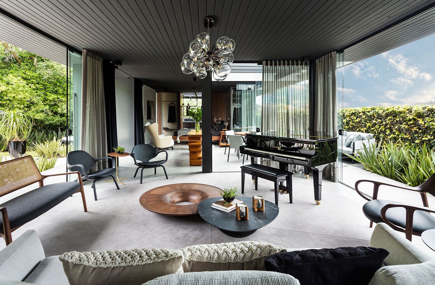 Casa Grigio, Cris Passing e Giovane Marangoni