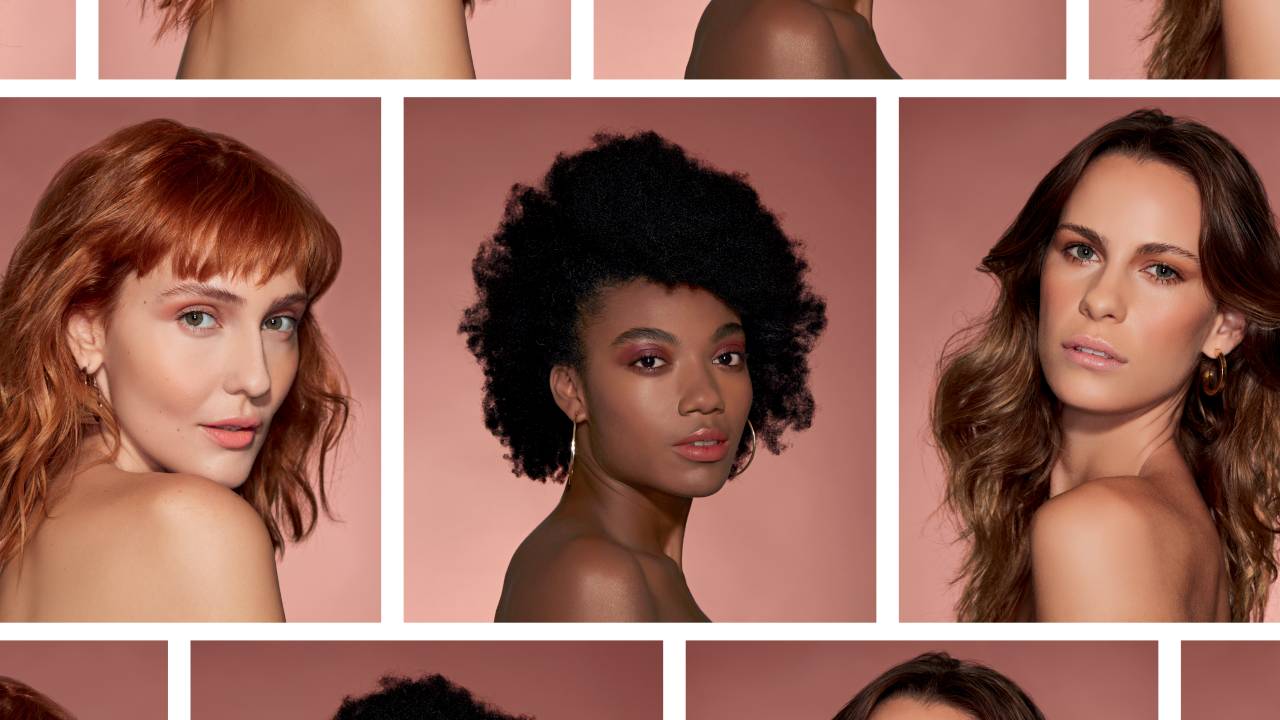 mulheres olhando para a câmera