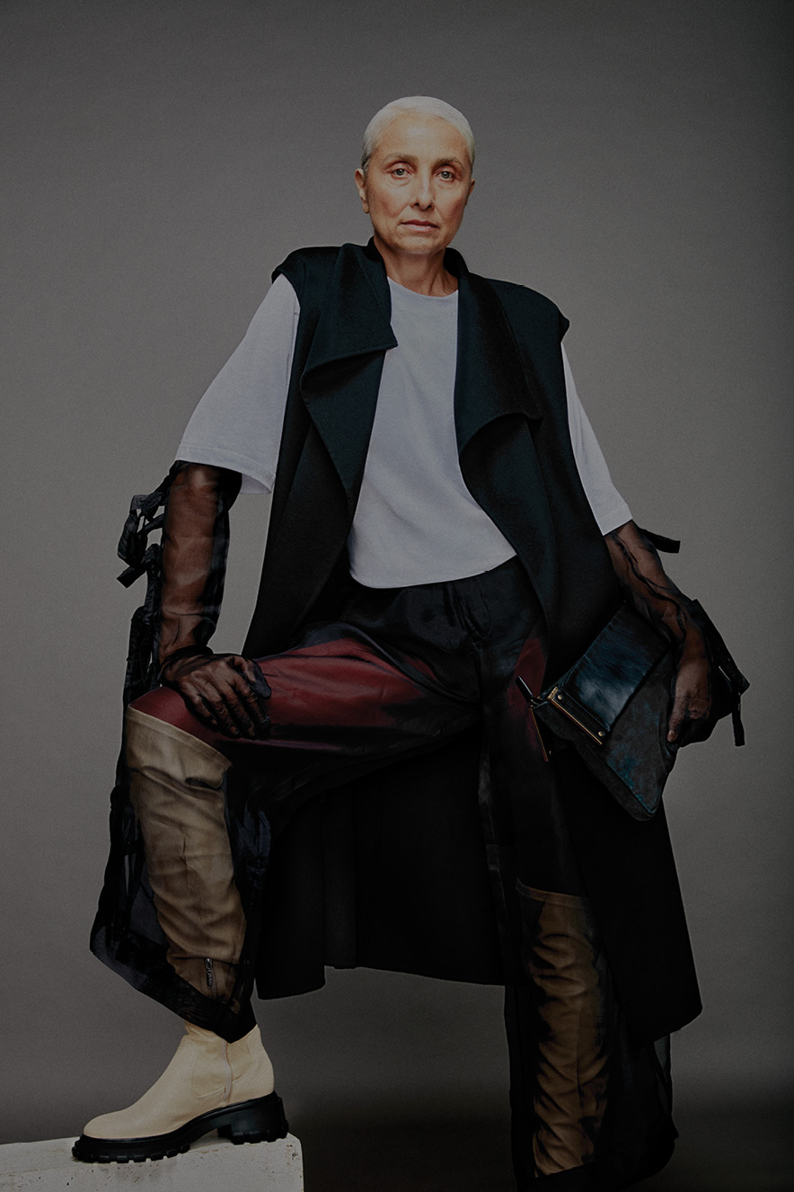 Modelo usando roupas oversized