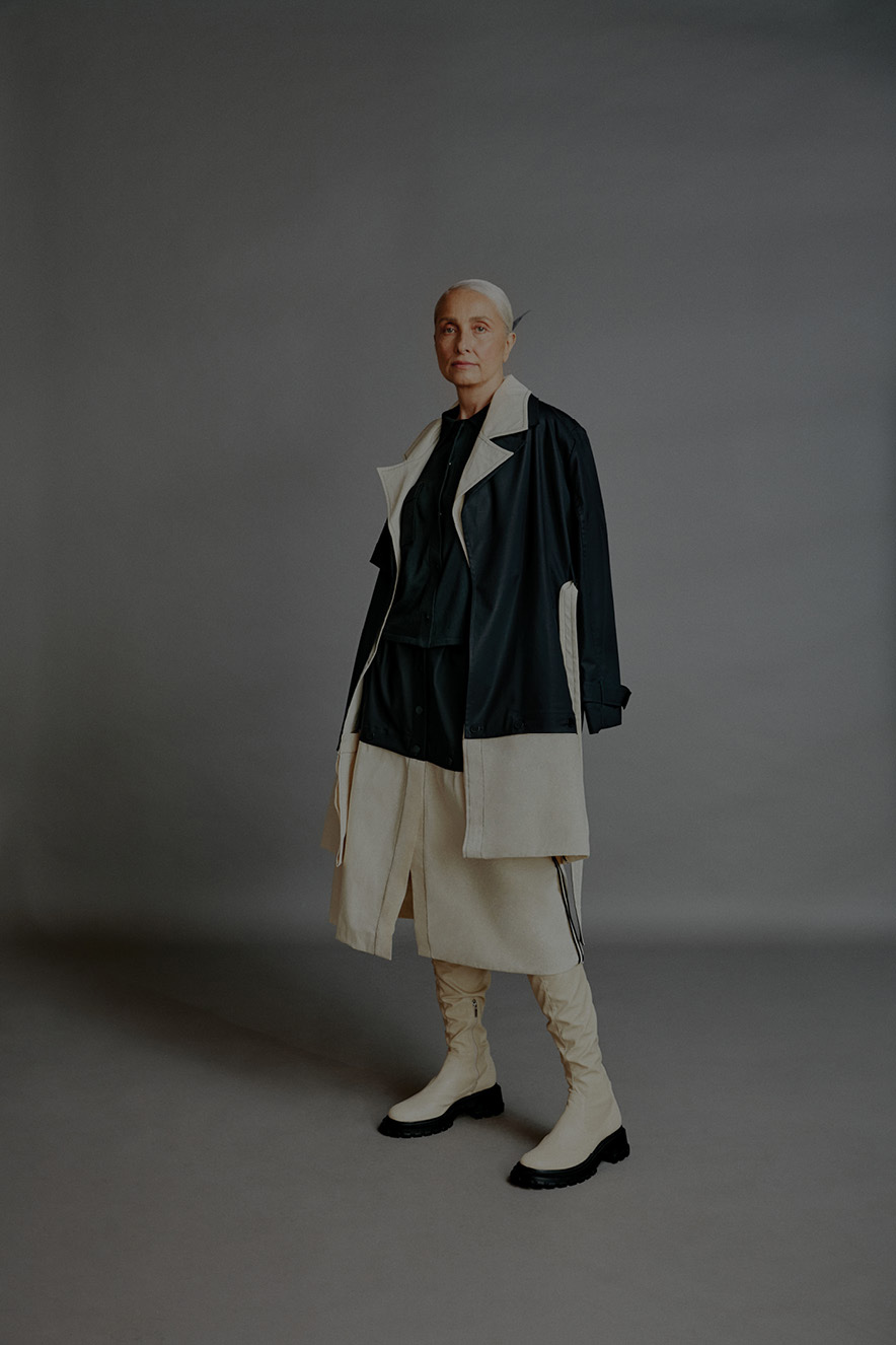 Modelo usando roupas oversized