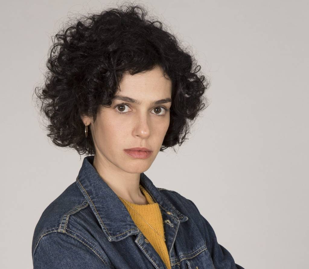 Em nova série, Maria Flor vive a angústia de procurar o pai