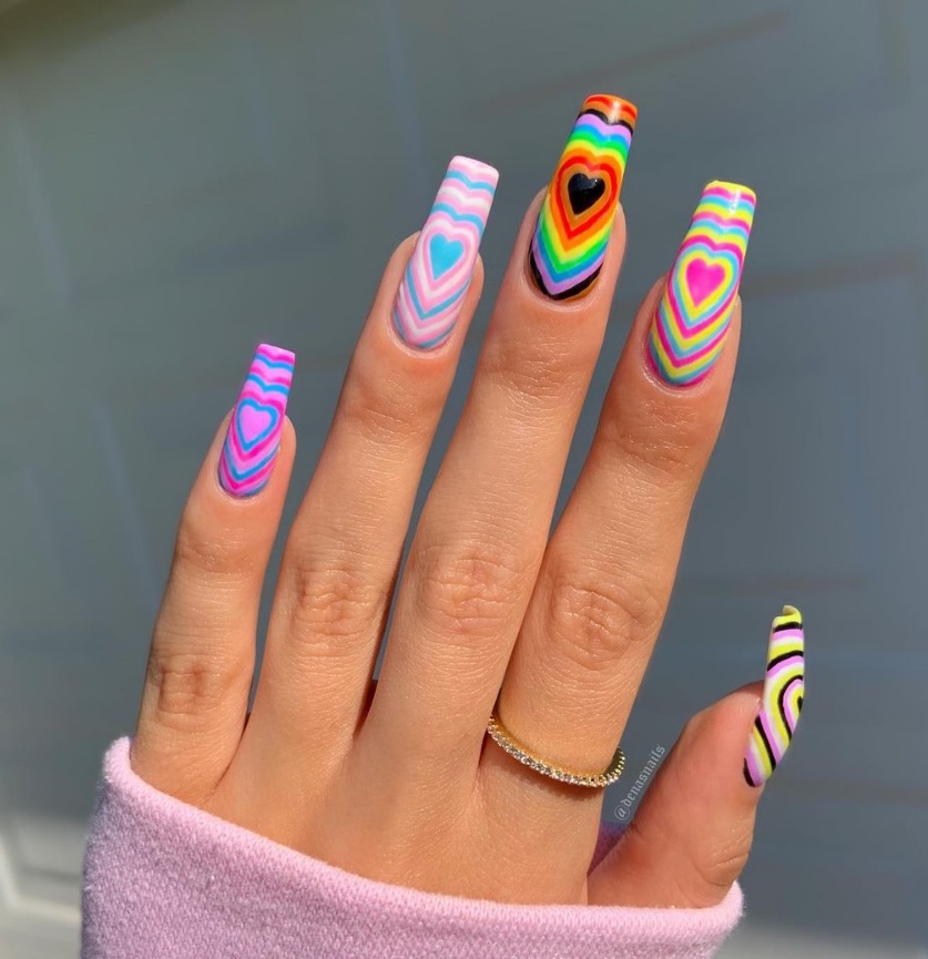 @denasnails Y2K Bubble Heart Manicure