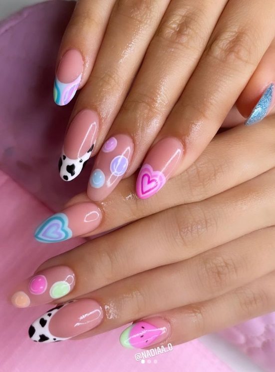 @nadiaa_o Y2K Bubble Heart Manicure