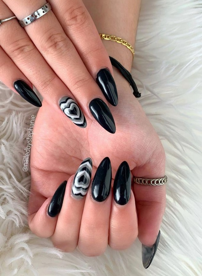 @nailedbystephanie Y2K Bubble Heart Manicure