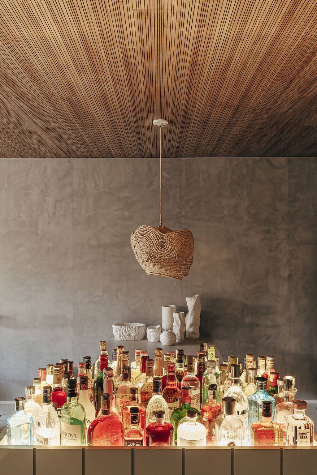 Projeto_-Studio-Architetonika-Nomad-Crédito_-Patricia-Amancio.jpg1_ Loft com Varanda se abre à natureza com muita arte e design assinado