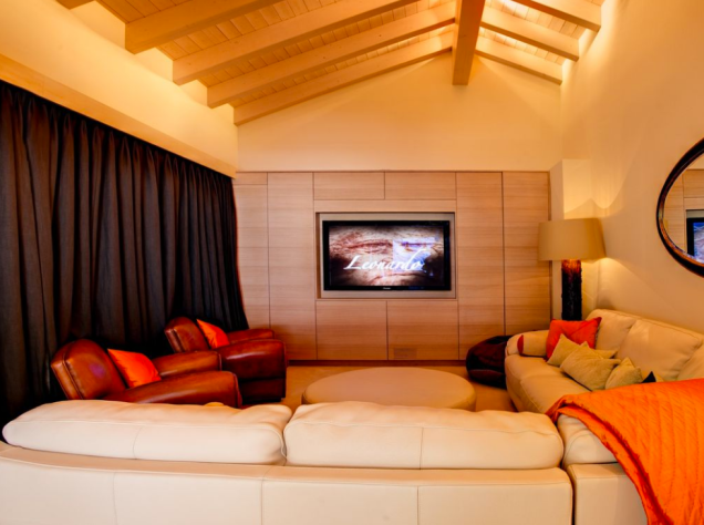 <span>A casa é o lugar perfeito para relaxar, tomar sol ou simplesmente desfrutar as vistas apaixonantes da região. Confira mais fotos a seguir. </span> <span>A casa é o lugar perfeito para relaxar, tomar sol ou simplesmente desfrutar as vistas apaixonantes da região. Confira mais fotos a seguir. </span>