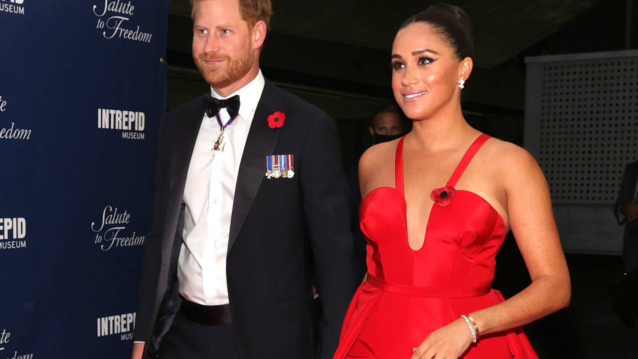 NEW YORK, NEW YORK - NOVEMBER 10: Prince Harry, Duke of Sussex and Meghan, Duchess of Sussex attend the 2021 Salute To Freedom Gala at Intrepid Sea-Air-Space Museum on November 10, 2021 in New York City. (Photo by Dia Dipasupil/Getty Images)