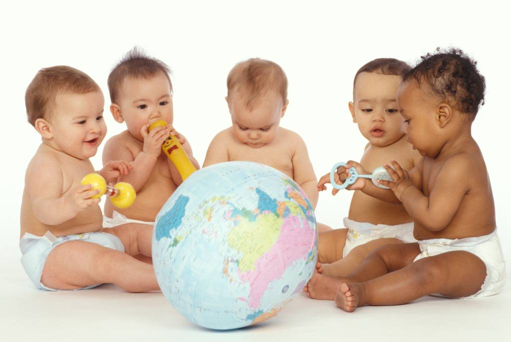 Ranking de nomes de bebês: Helena e Miguel no topo, Noah e Ayla em alta