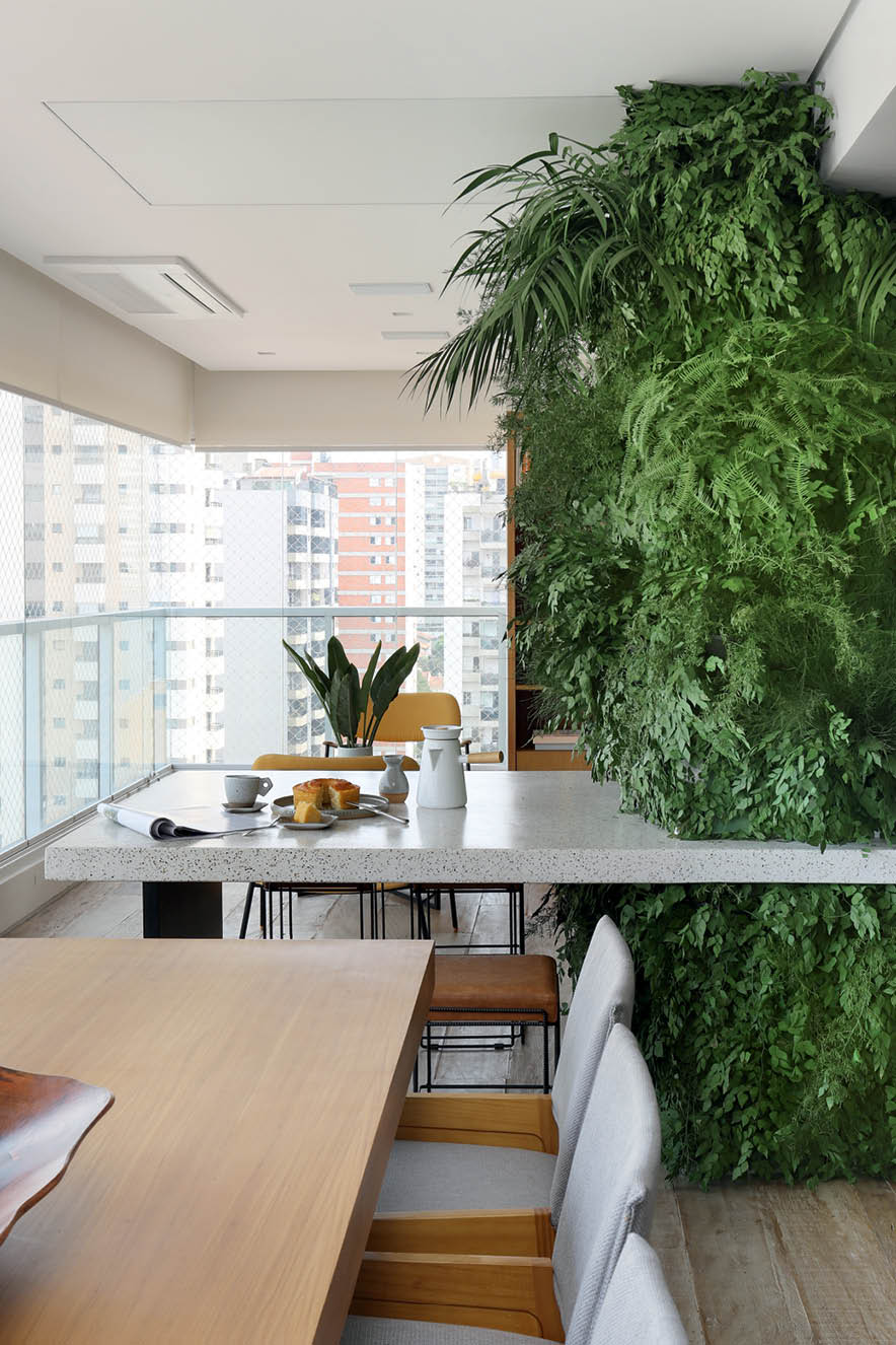 Decoração – Varandas A varanda desse apartamento foi projetada pelas arquitetas do escritório MAB3