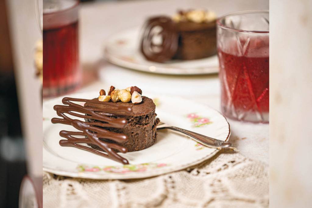 DESTAQUES RECEBER – Torta de chocolate com avelã Torta de chocolate com avelã