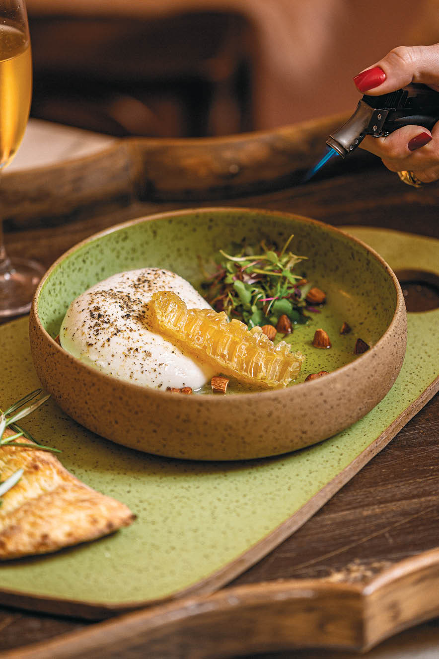 RECEBER BOSCO – Burrata com favo de mel Burrata com favo de mel