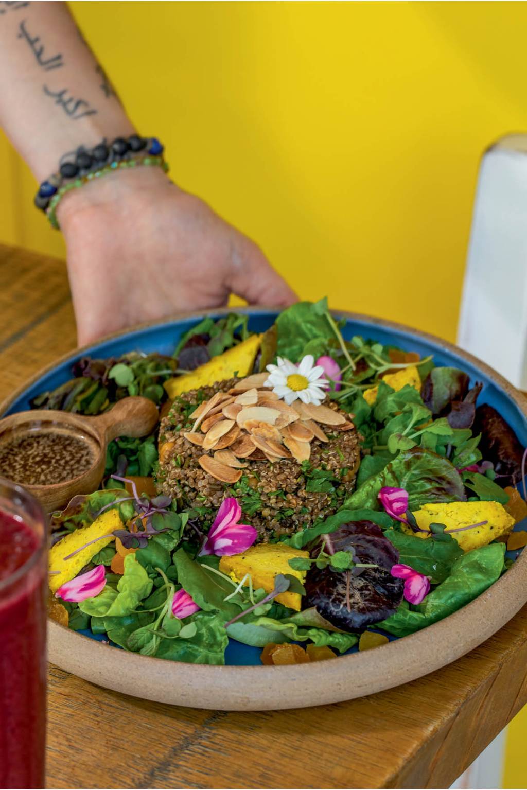 Receber Tati Lund – Org Bistrô – Salada proteica Salada proteica