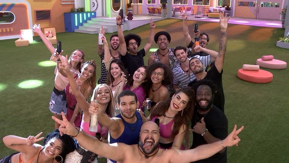 O apelido "BBB do Amor" viralizou nas redes sociais após o público sentir a ausência de conflitos marcantes no programa.