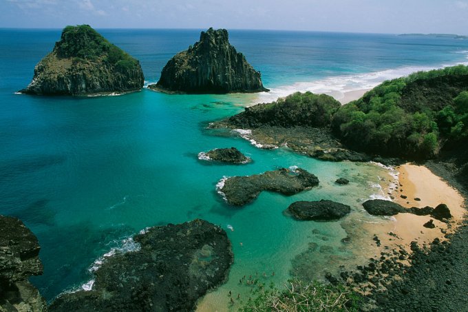 Fernando de Noronha tem surfe, mergulho e vistas de tirar o fôlego