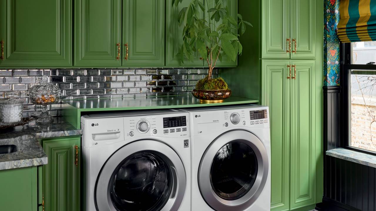 Lavanderia em art déco em Chicago, projeto da designer de interiores Crystal Blackshaw
