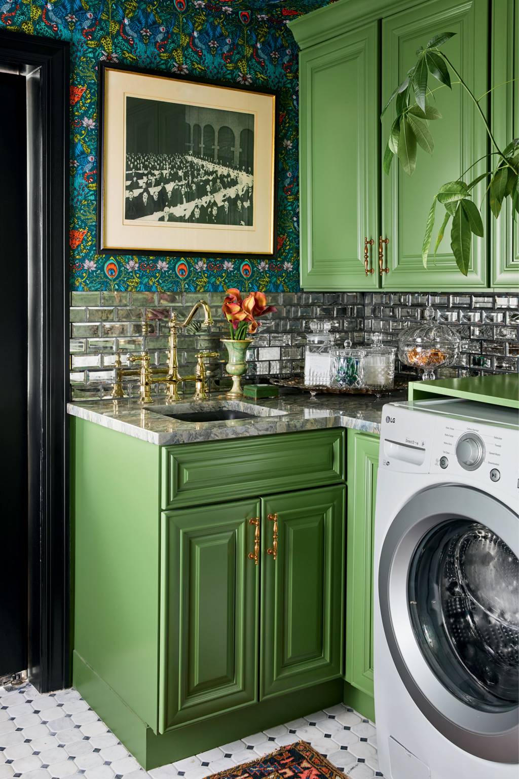 Lavanderia em art déco em Chicago, projeto da designer de interiores Crystal Blackshaw Lavanderia em art déco em Chicago, projeto da designer de interiores Crystal Blackshaw