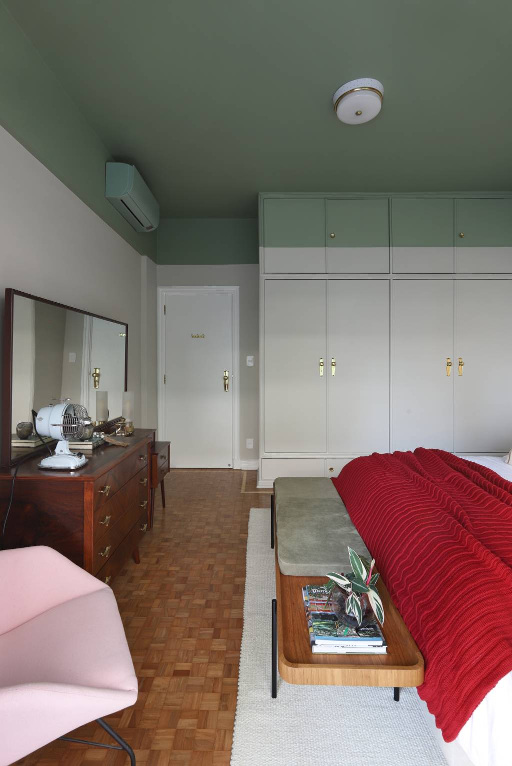 apartamento-quattrino-edificio-cinderela10 reforma de apartamento traz cores e memória afetiva