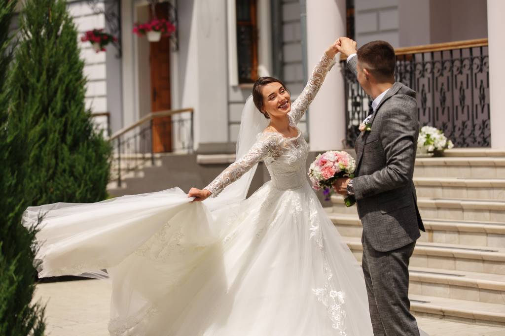 Para casar com estilo: guia completo de silhuetas de vestidos de noiva