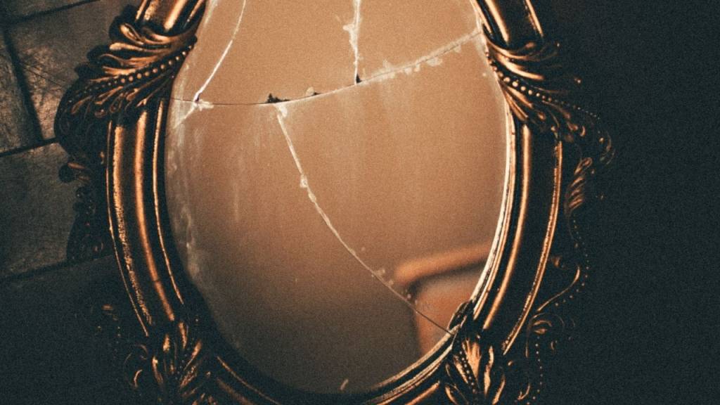 ‘Objetos amaldiçoados’? Descubra quais itens você jamais pode ter em casa