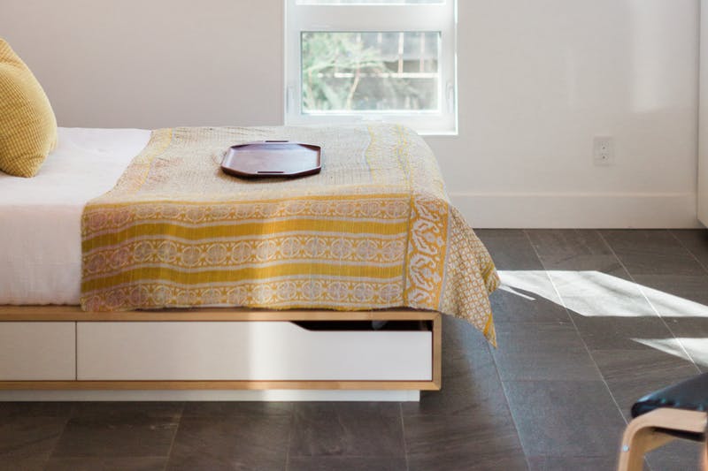 Decoração de quarto sem armário e guarda-roupa