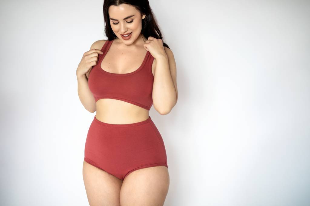 Beautiful chubby woman in lingerie Sutiã, silhueta