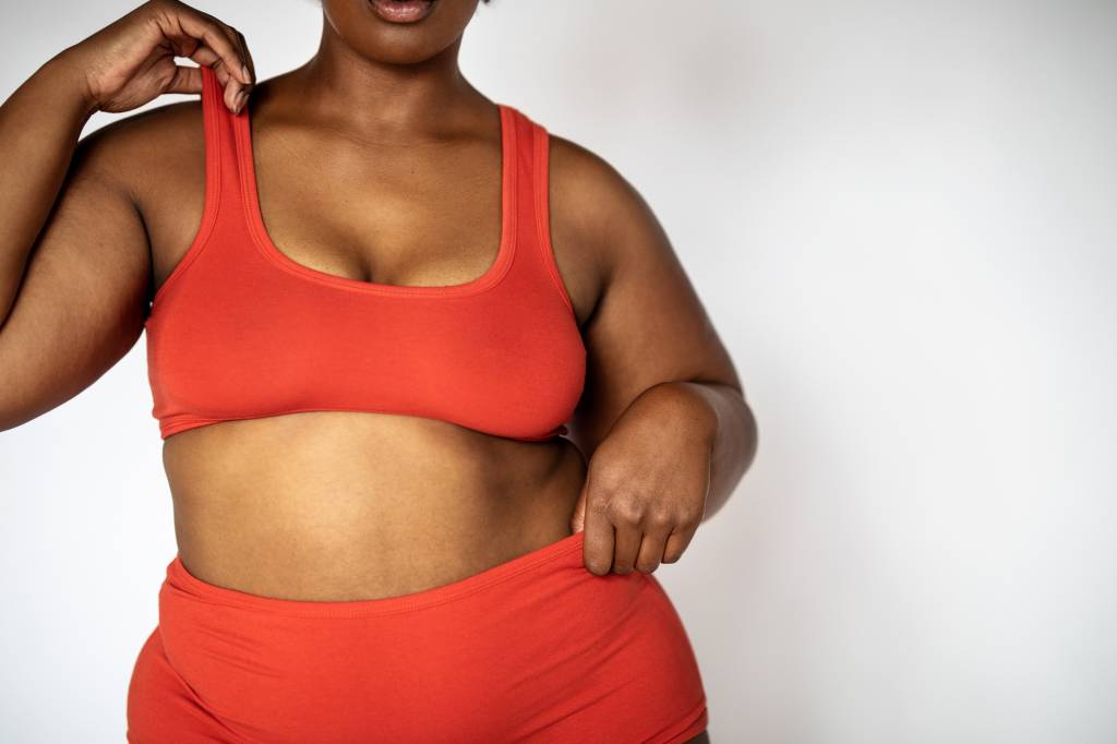 African plus size female model in lingerie Calcinha, silhueta