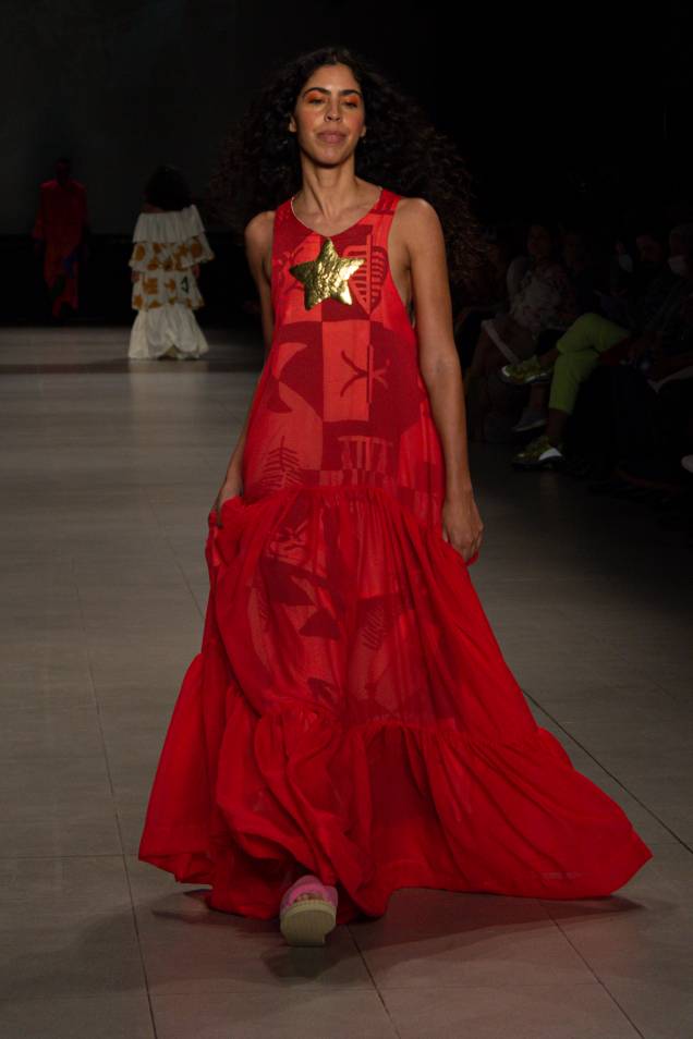Bela Gil no desfile de Naya Violeta na SPFW N53. Bela Gil no desfile de Naya Violeta na SPFW N53.
