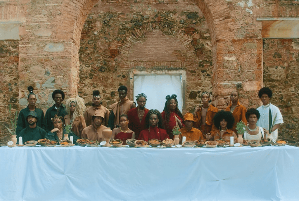 Dendezeiro estreia na SPFW com homenagem às baianas de acarajé