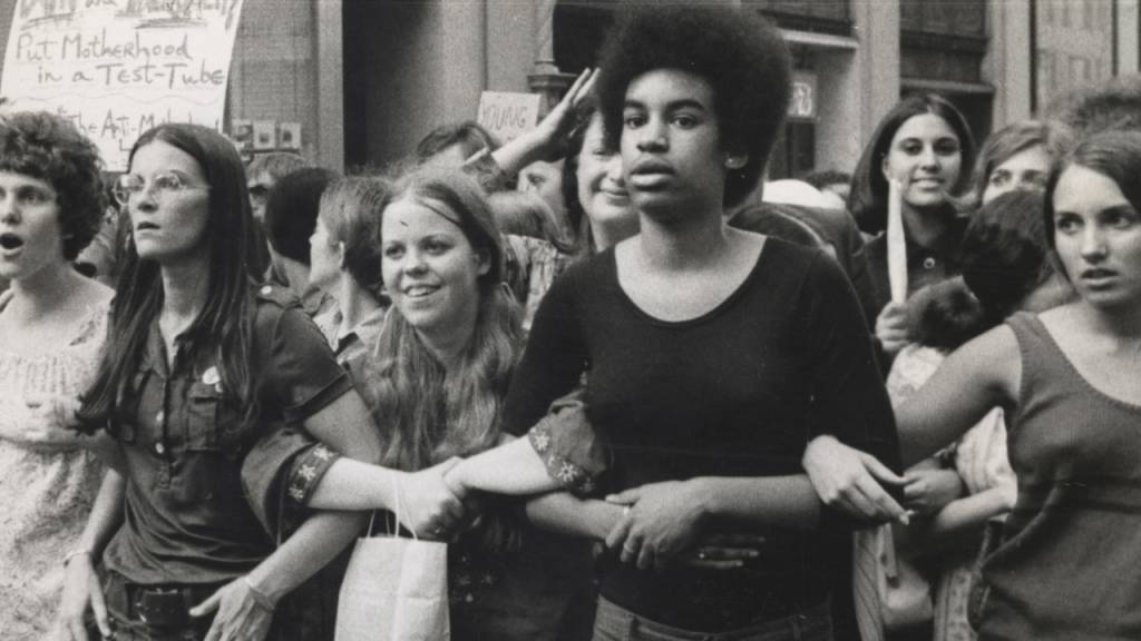shes beautiful when shes documentários feministas - shes beautiful when shes
