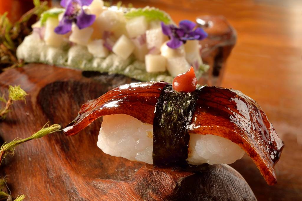 A Casa do Porco Bar Chef: Jefferson Rueda Menu Da Roça para o Centro 2021 Plantar Agulhão+Urtiga+Bacon+Raspa de Limão Tartar de Porco+Nori+abacate+ervas frescas Sushi de papada+Tucupi negro+ameixa fermentada Panceta de Goiabada A Casa do Porco Bar Chef: Jefferson Rueda Menu Da Roça para o Centro 2021 Plantar Agulhão+Urtiga+Bacon+Raspa de Limão Tartar de Porco+Nori+abacate+ervas frescas Sushi de papada+Tucupi negro+ameixa fermentada Panceta de Goiabada