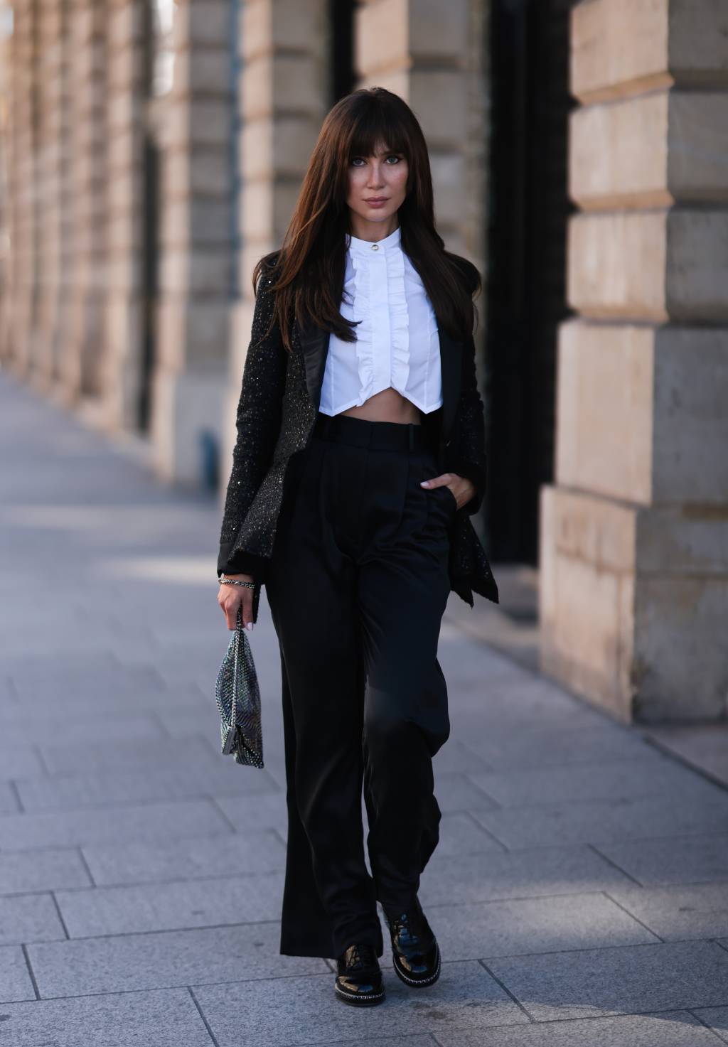 Street Style – Paris Fashion Week – Haute Couture Fall Winter 2022 2023 : Day Two looks de trabalho do street style de paris