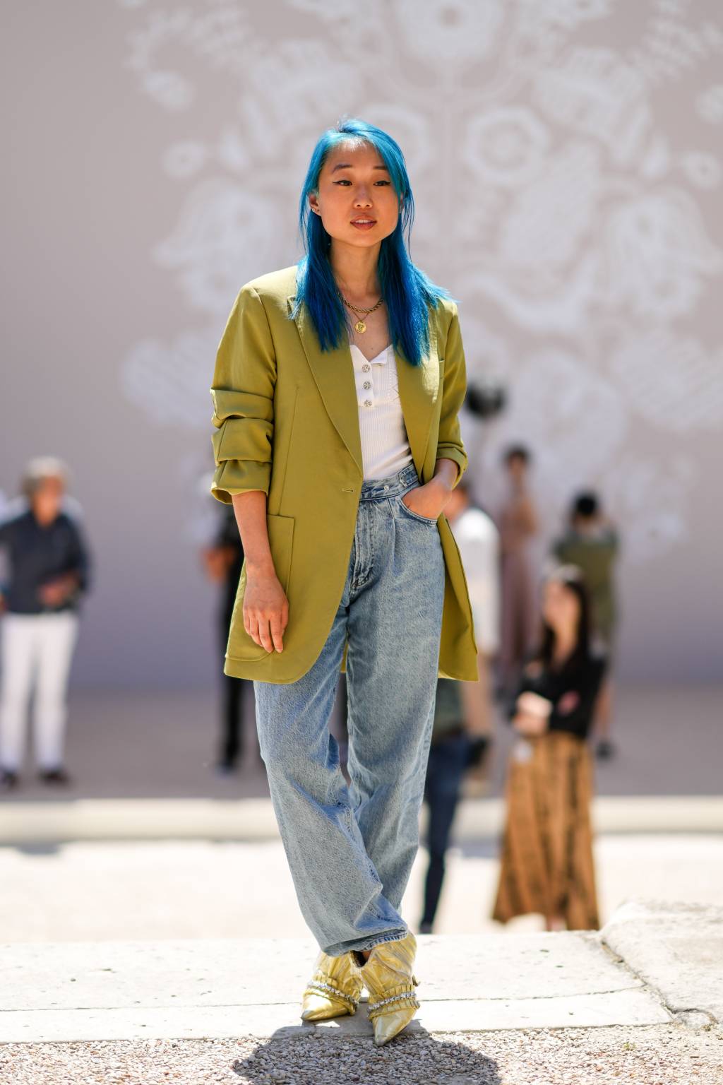 Street Style – Paris Fashion Week – Haute Couture Fall Winter 2022 2023 : Day One looks de trabalho - street style de paris