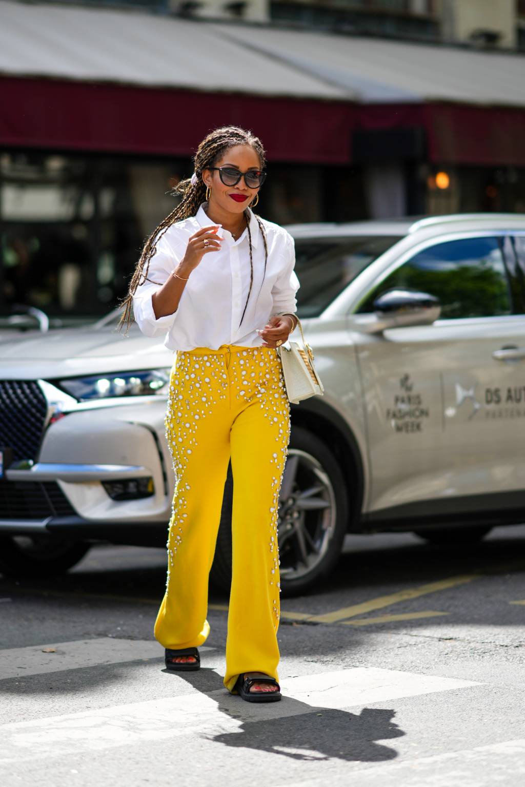 Street Style – Paris Fashion Week – Haute Couture Fall Winter 2022 2023 : Day Two looks de trabalho - street style de paris