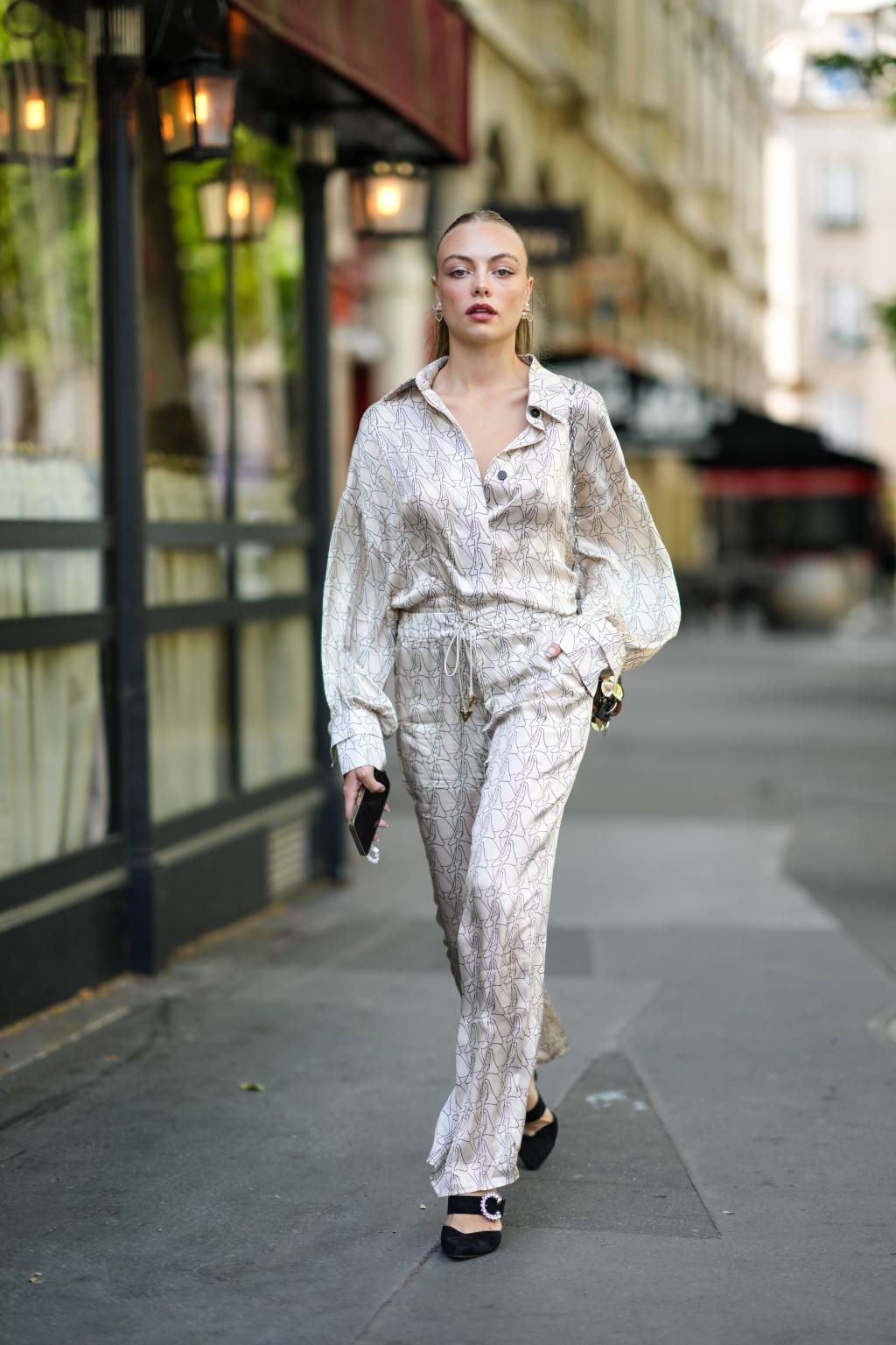 Street Style – Paris Fashion Week – Haute Couture Fall Winter 2022 2023 : Day Two looks de trabalho - street style de paris