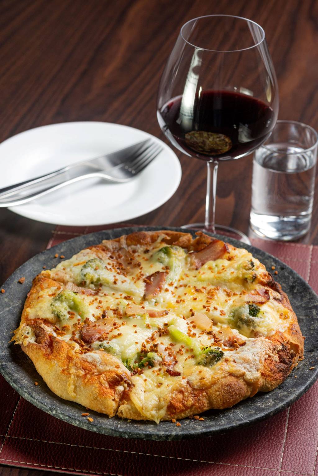 A pizza Brócolis e Bacon!, do restaurante Vino! SP A pizza Brócolis e Bacon!, do restaurante Vino! SP