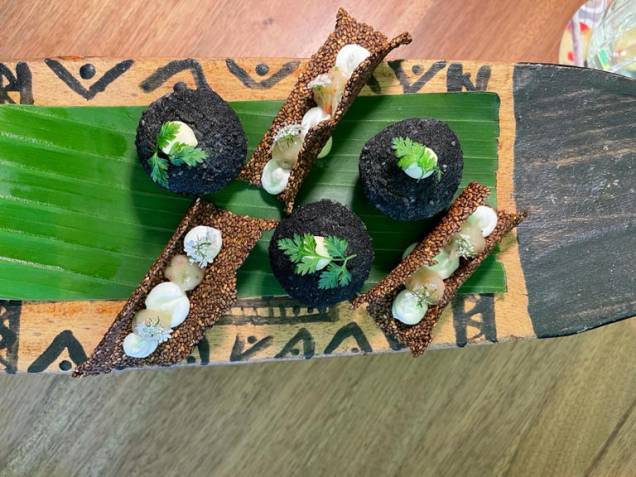Bacurí: Telha crocante, coalhada e pó cariru. Bacurí: Telha crocante, coalhada e pó cariru.