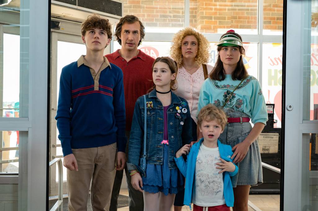 white-noise-netflix Elenco de White Noise.