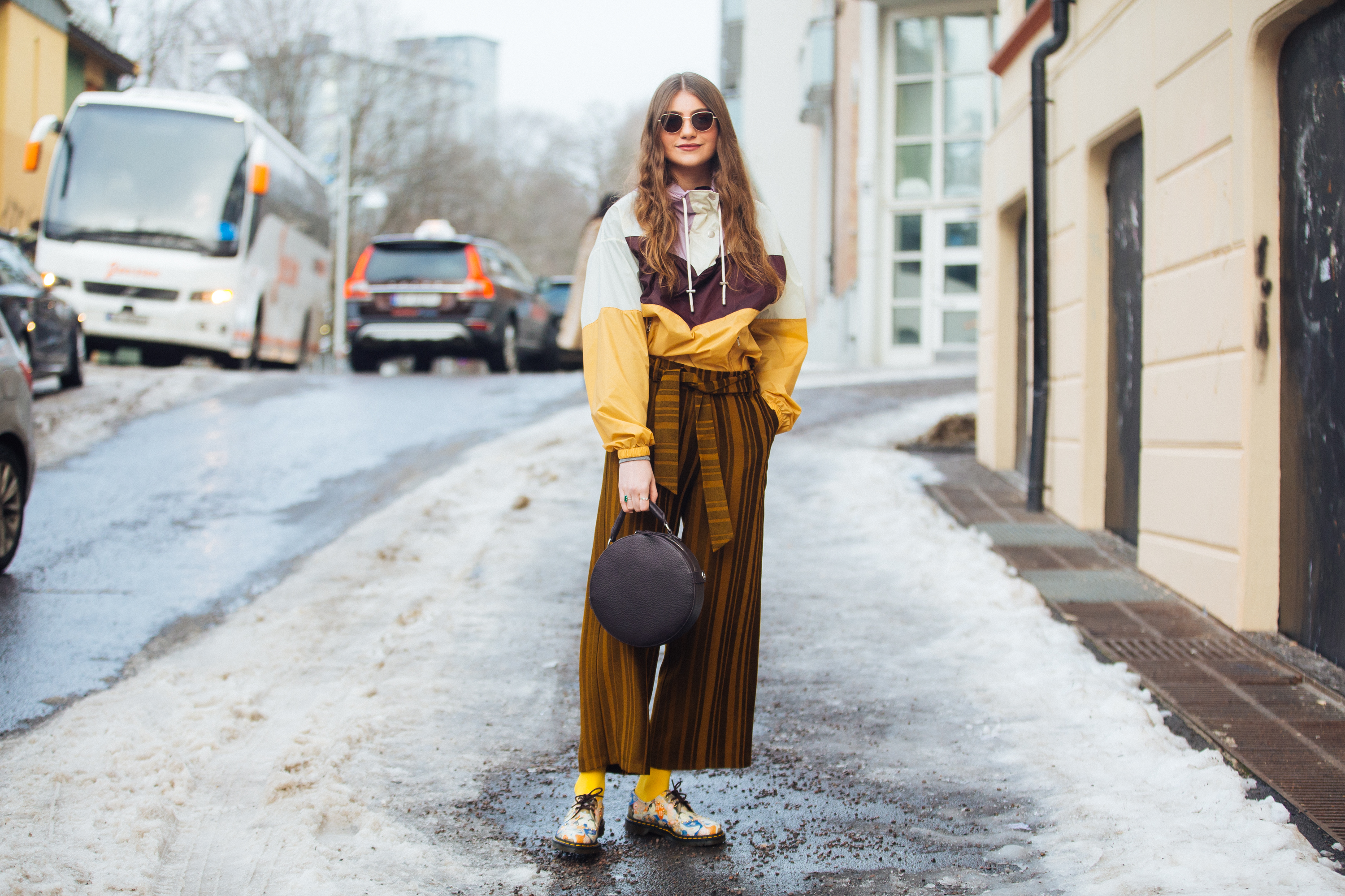 jaqueta corta vento com cal&ccedil;a de alfaiataria